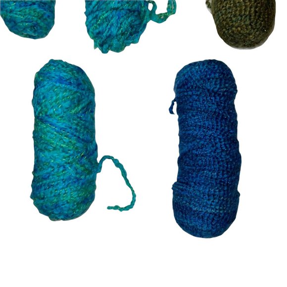 Lion Brand Lot of 7 Used Skeins Yarn Blue Green Red 2 Pounds Total Weight - Picture 5 of 5